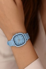 Stylish Silicone Strap Quartz Watch for Women Stainless Steel Ladies Wrist Watch