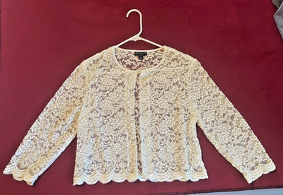 Connected Apparel Lace Shrug - Scalloped White Bolero/Capelet - Size M - USA