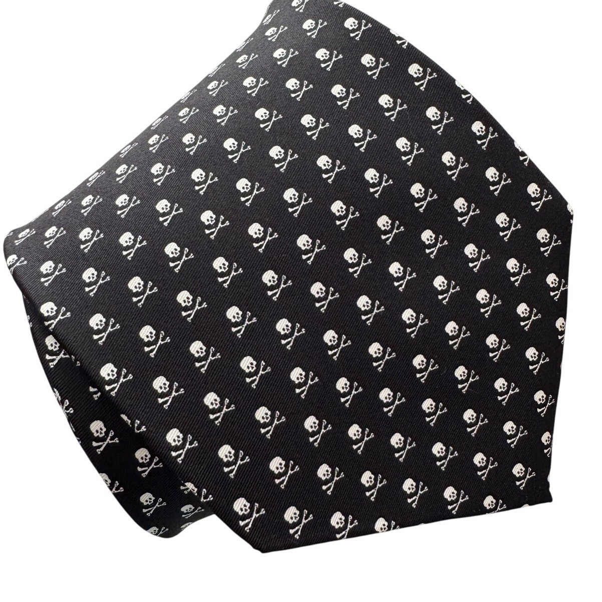Oliver Fitz 100% Silk Handmade Black White Skull Crossbones Print Tie 4 Inch Width  
