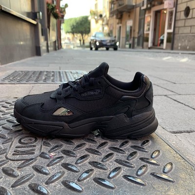 adidas falcon total black