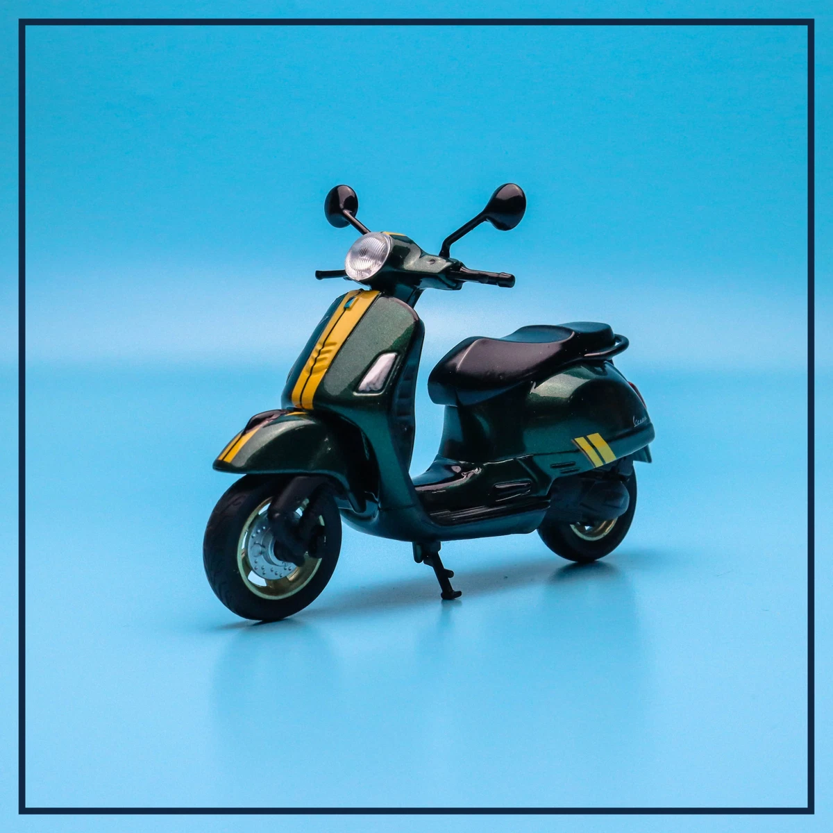 Welly Custom Vespa GTS Racing Sixties Motorcycle Bike 1:18 Scale