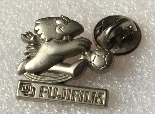 pn's lapel pn's FOOTBALL USA coupe du monde 1994 SNCKERS | eBay