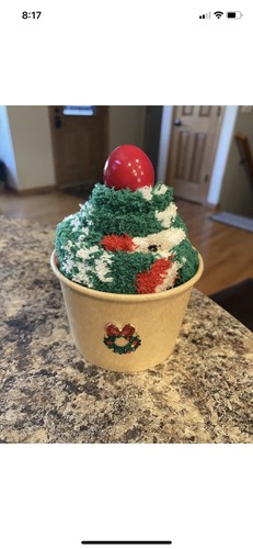 CLEARANCE: Christmas Holiday fuzzy socks - Set of 6 -shaped like cupcake - 第 10/23 張圖片