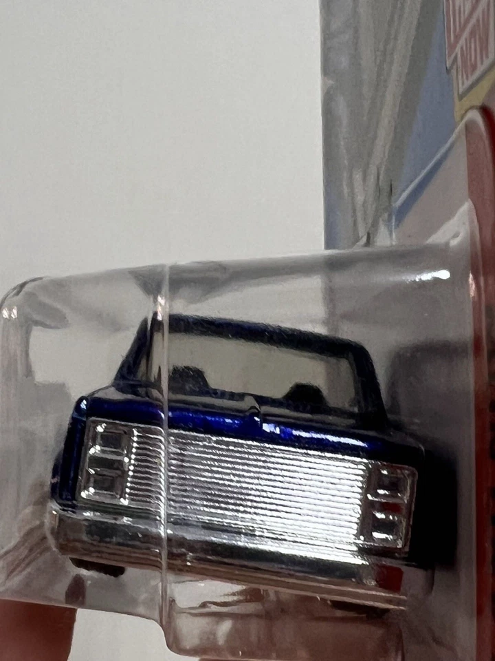 HOT WHEELS’83 CHEVY SILVERADO SUPER TREASURE HUNT BRAND NEW - Image 3 of 3