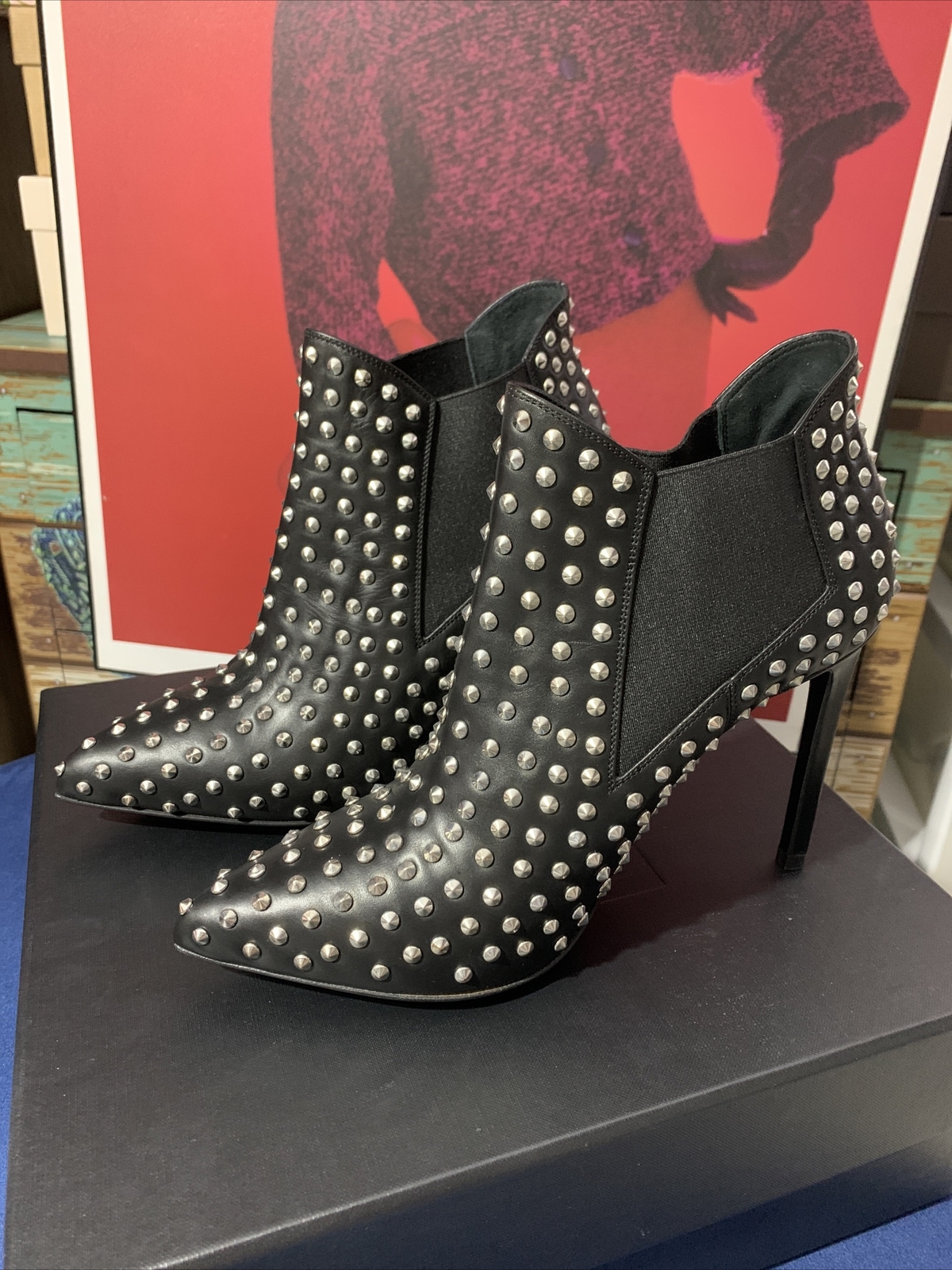 Nuovi Yves Saint Laurent Stivaletti in pelle borchie neri EU 38