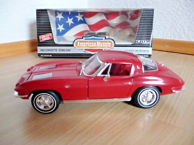 Chevrolet Corvette Stingray rot von ERTL Maßstab 1/18 OVP klappbare Scheinwerfer