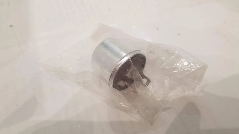 Intermitente de señal de giro de 2 terminales de 12 voltios por Curt, 1-4 lámparas/2-8 peligros (58310) Foto 2 de 2