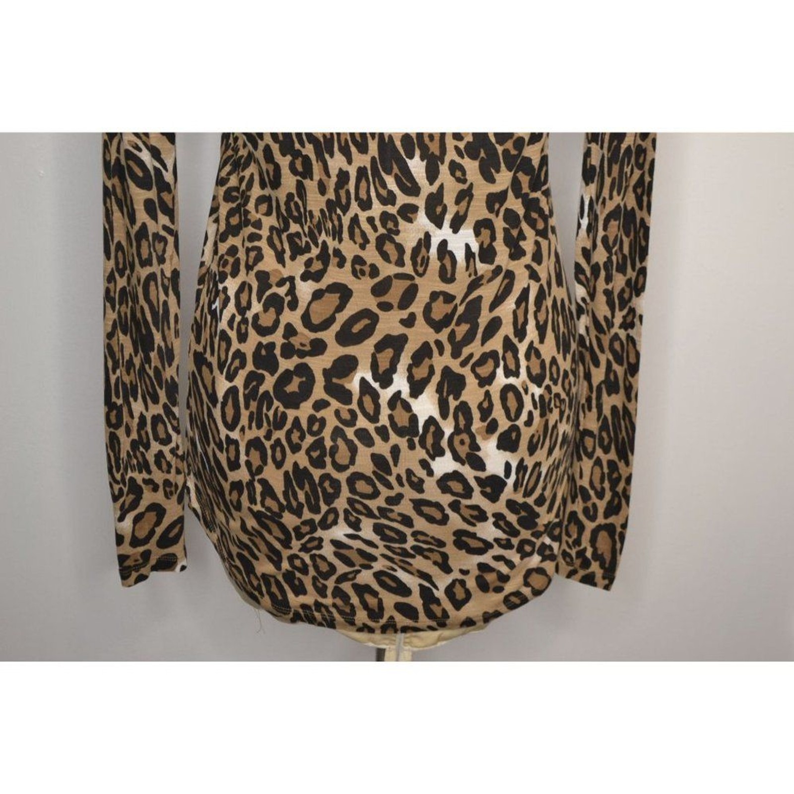 Zara Basic Women's Large Leopard Print Long Sleev… - image 7