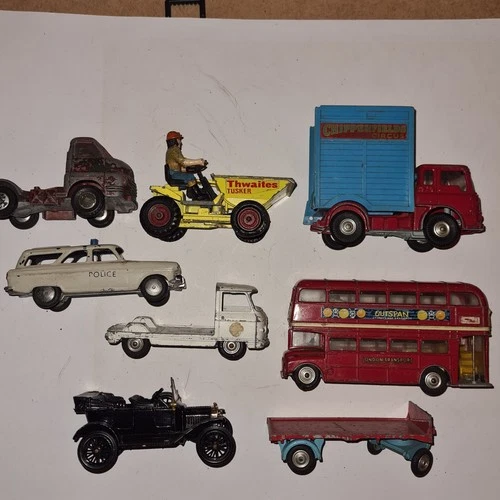 8 Vehicle CORGI Collection Bus,Chipperfields,Commer,Trailer,Police Zephyr