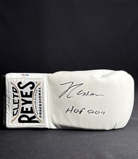 Julio Cesar Chavez Signed White RH Cleto Reyes Boxing Glove 'HOF 2011' PSA