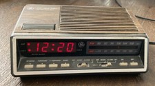 Vintage General Electric GE Model 7-4616B Two Wake Times FM AM Alarm Clock Radio