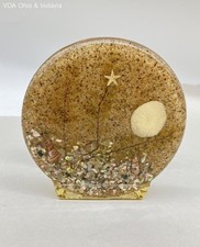 Design Geschenke International Harz Plexiglas Serviettenhalter Vintage Strand Sand Muscheln