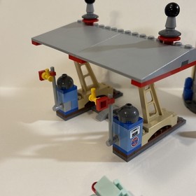 LEGO Cars: Flo's V8 Cafe (8487) 100% complete with instructions  No Box *READ*