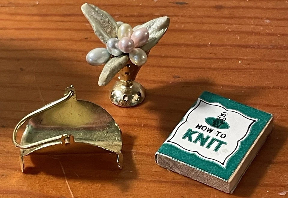 Vintage Lot Of 8 Ideal Petite Princess Dollhouse Miniatures Furniture & Decor - Image 4 of 4