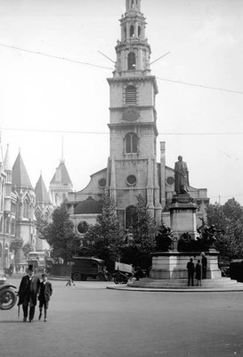A Group Of Tourists Admiring The Lincoln Statue 1929 Old Photo