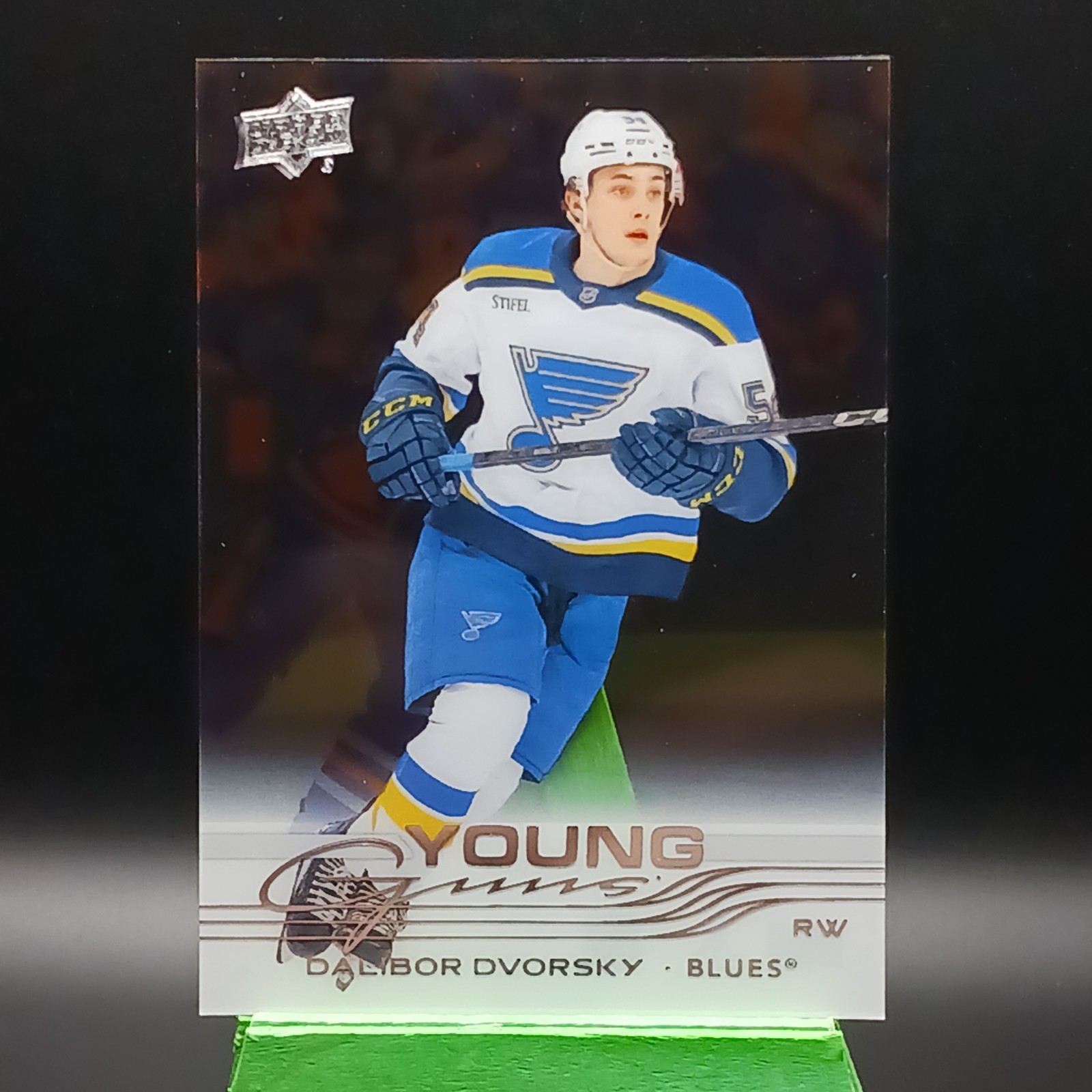 2025-26 UPPER DECK SERIES 1 DALIBOR DVORSKY YOUNG GUNS CLEAR CUT #226 (BLUES)