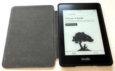 Kindle Paperwhite Reader, 10th Gen, 6'' Scrn, Model PQ94WIF, w/Flor Cvr. *TESTED*