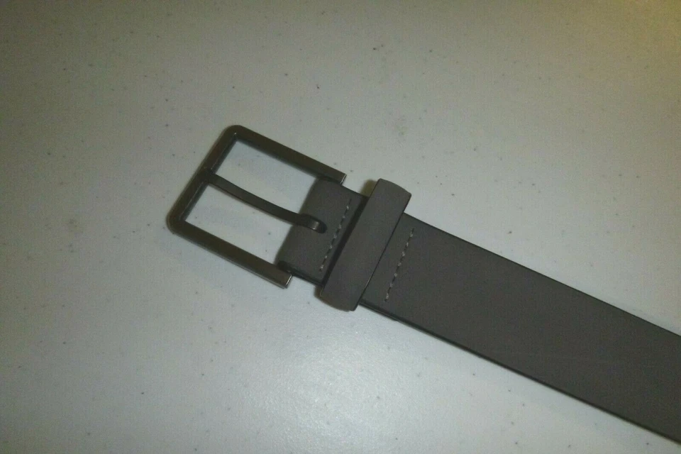 Cinturón de cuero sintético gris textura lisa de goma de diseñador Alfani para hombre talla: Med -34 Foto 2 de 4