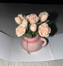 MINIATURE DOLLHOUSE 1:12 SCALE PINK ROSEBUD CARNATIO FLOWER ARRANGEMENT-NCRP0064