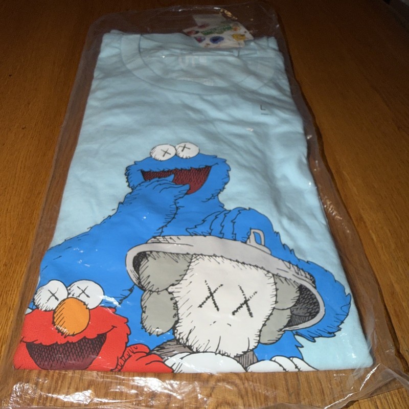 Uniqlo x KAWS x Sesame Street Cookie Monster Elmo Tee NWT L