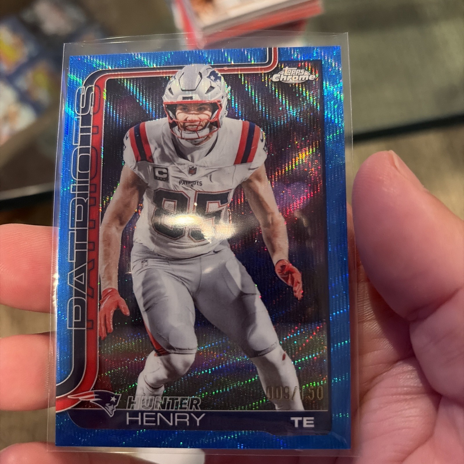 2025 Topps Chrome Football - Hunter Henry 009/150 Blue Wave Refractor 