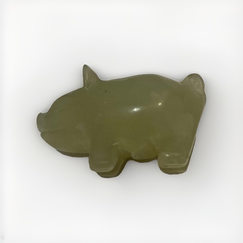 kleines Glücksschwein aus China-Jade oder Serpentin 45×25 mm kleines Glücksschwein aus China-Jade oder Serpentin 45×25 mm