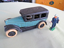VINTAGE 1930s LEAD CAST DETECTIVE COP FIGURE  REPRO CAST IRON LINCOLN SEDAN TOY