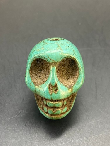 Rare Tibetan Natural Turquoise Stone Carved Skull Amulet Bead Z09