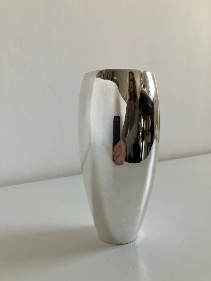 Klassische Vase von H. R. W. Fink Metall versilbert 1980er Jahre - Bild 3 von 4