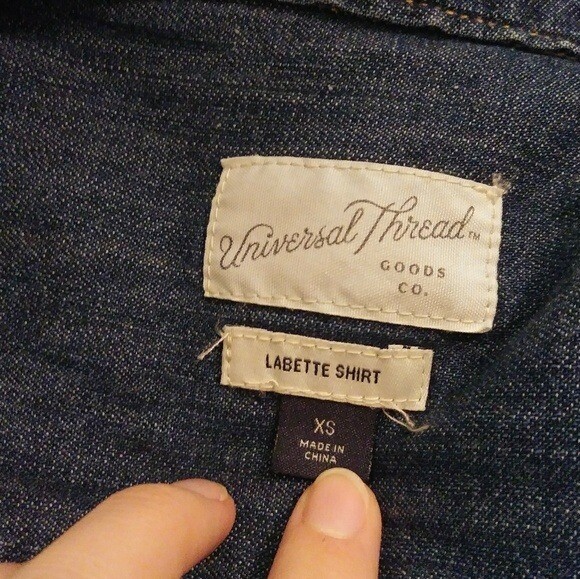Universal Thread Labette Chambray Long Sleeve But… - image 3