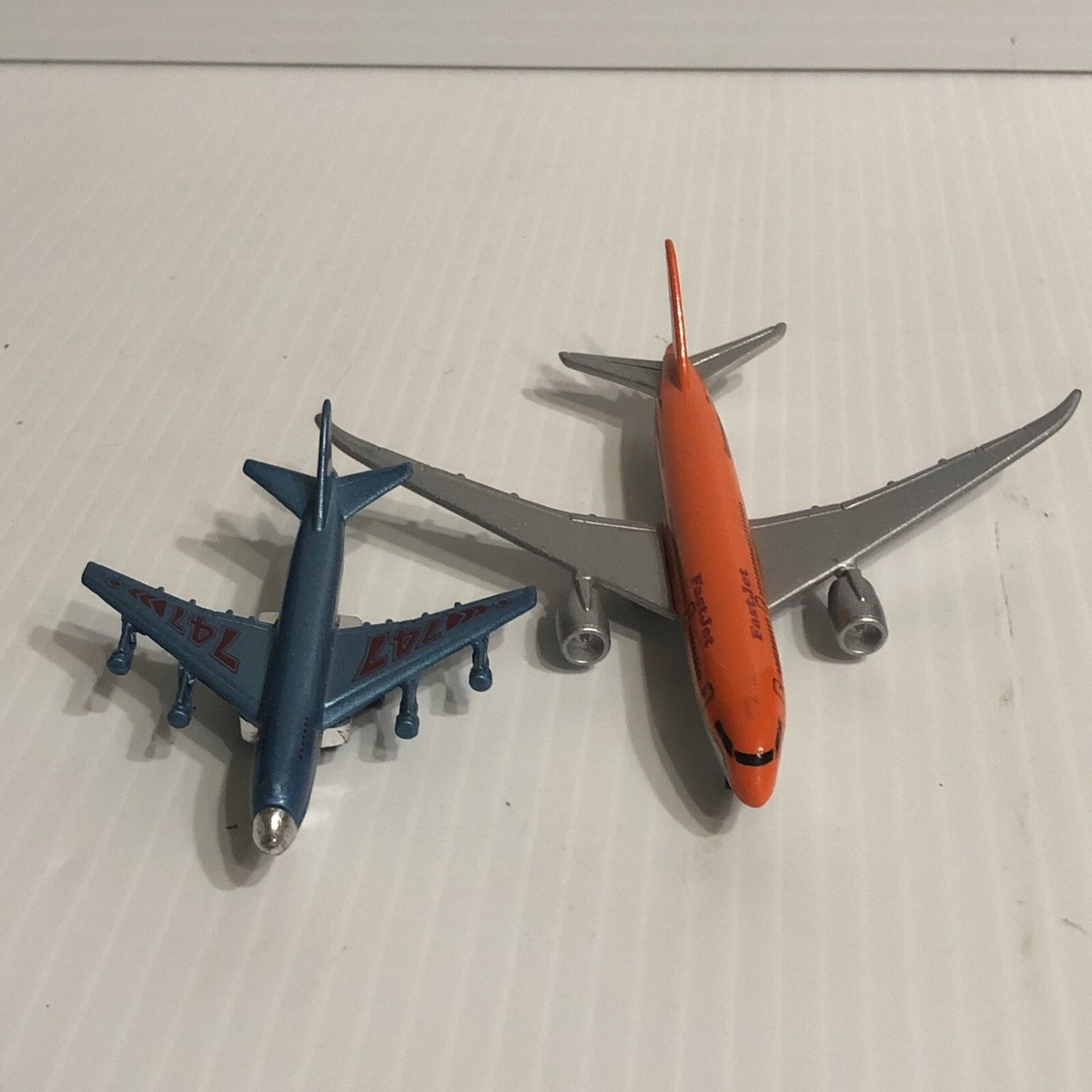 Lot Of 2 Boeing Jets Maisto 787-8 Diecast Fast Experience Orange