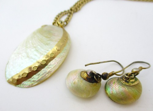 Vintage Jewelry Set Sea Shell Mermaid Gold Trim Shell Necklace & Earrings  531 - Picture 2 of 8