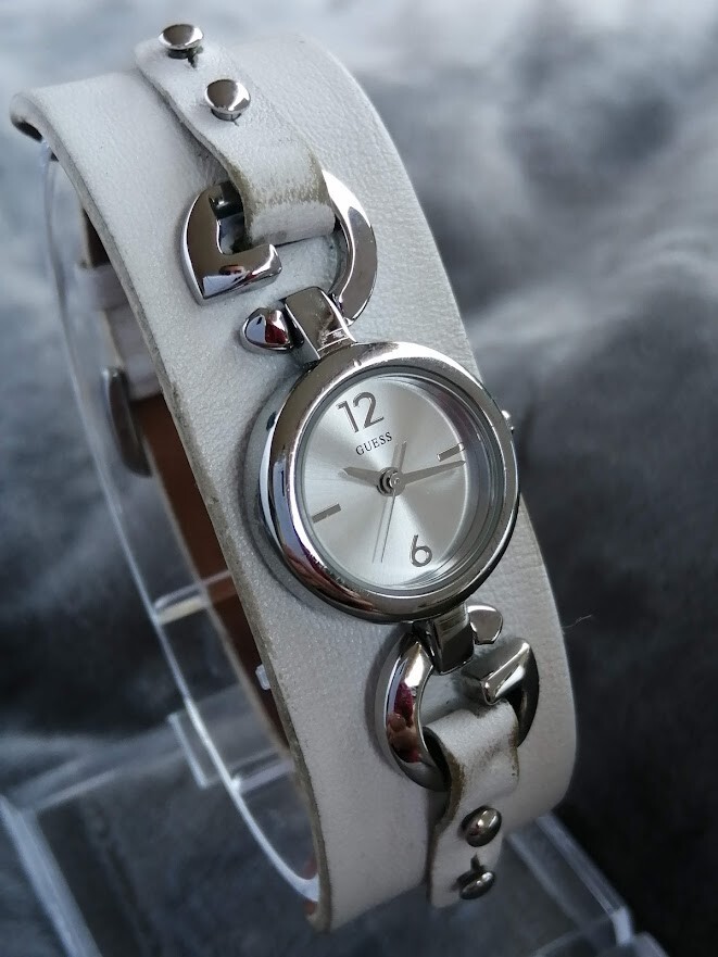Montre Femme GUESS Limitée, Bracelet Serpent Cuir Argent - Neuf Avec étiquettes, Mouvement Quartz