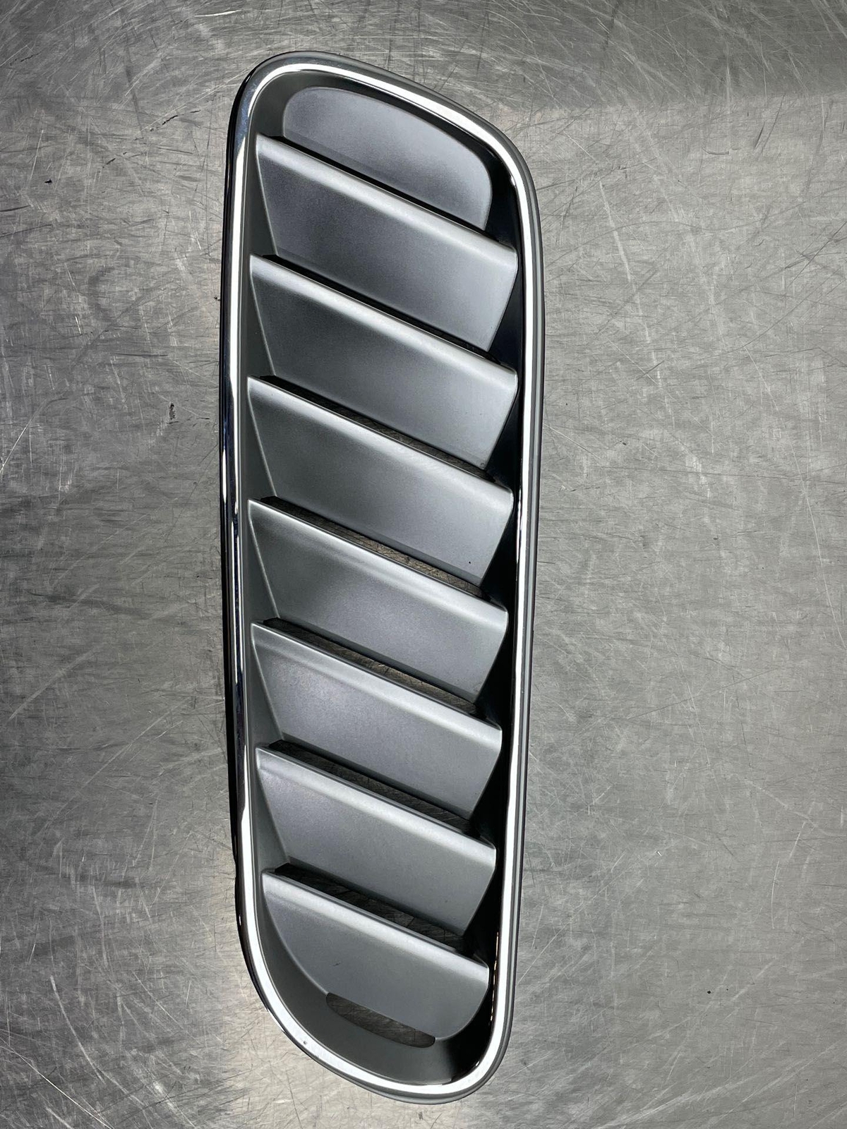 2010 ASTON MARTIN RAPIDE OEM RIGHT PASSENGERS SIDE HOOD VENT LOUVRE AD43-16C692