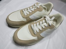 BARELY WORN TIME AND TRU WOMENS MEMORY FOAM SNEAKER SIZE 8