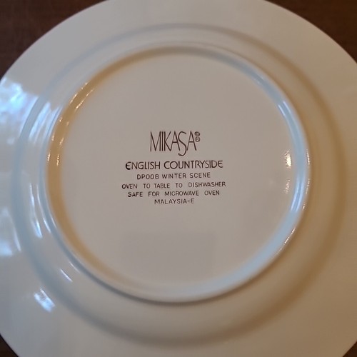 MIKASA English Countryside WINTER SCENE FESTIVE SPIRIT SALAD PLATE 8 1/4" Holly - Picture 6 of 10