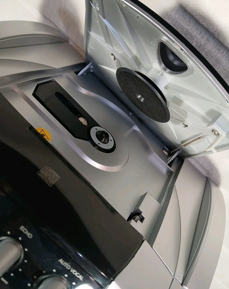 MEMOREX Karaoke Machine w/ Dual Mics MKS2420NBL CD Casette Plus Bowie Singles CD - Image 4 of 4