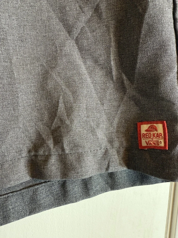 Pantalones Cortos Hombre Rojo Gorra X Vans Collab Gris Talla 36 Foto 3 de 4