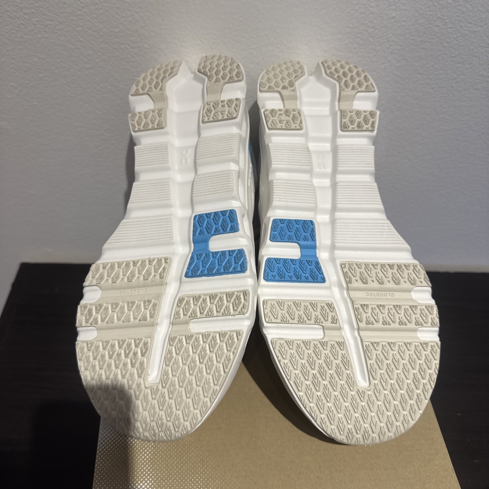Women's On Cloudrunner 2, White/Horizon, Size 10 NEW in box! image 6