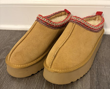 Women  s Tan Suede Faux Fur Lined Slip-On Slippers Red Geometric Trim US 9
