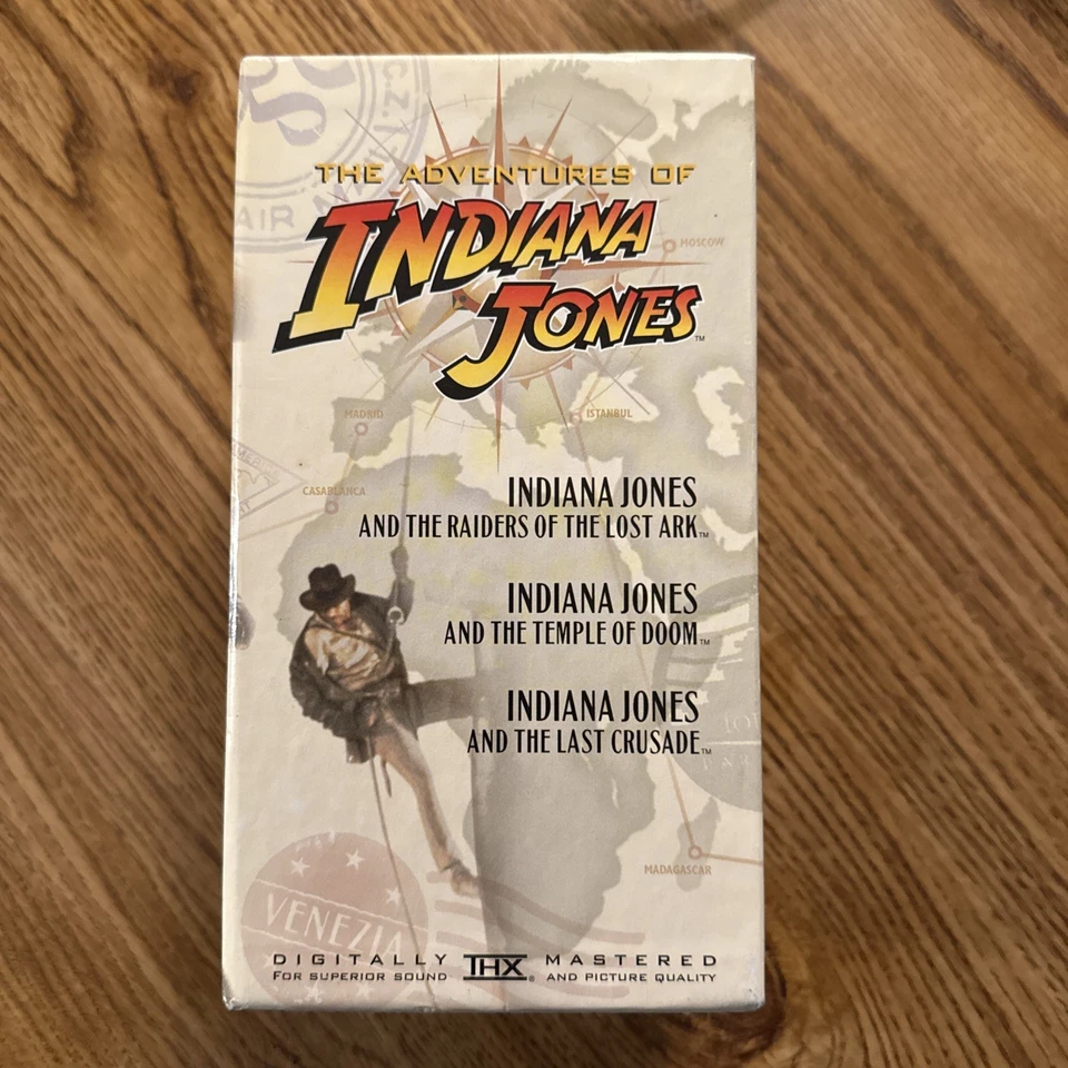 The Adventures Of Indiana Jones Trilogy Collection (VHS 1999) 3 Tape Box Set Foto 2 de 4
