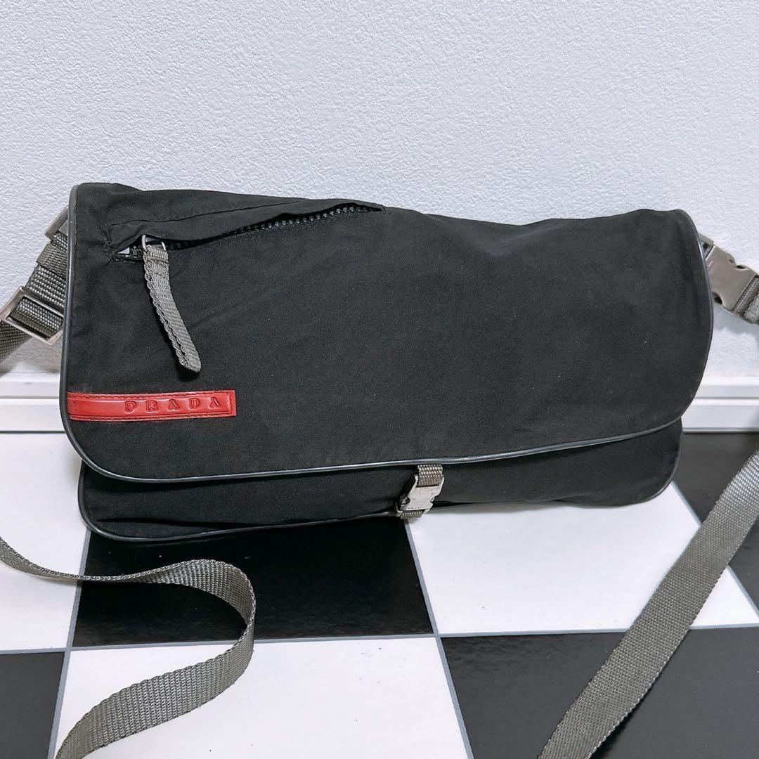 PRADA black leather shoulder bag with gold-tone hardware PG5SHI