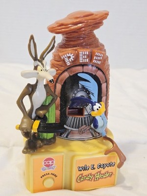 Looney Tunes Pez Candy Dispenser 1998 Wile E Coyote Road Runner Animated Working