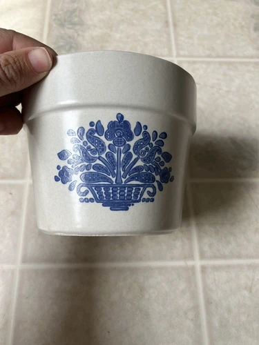 Pfaltzgraff Yorktowne Stoneware FTD 1982 Planter/Flower Pot