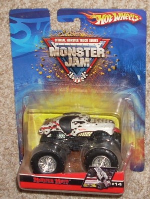 2006 Hot Wheels Monster Jam Monster Mutt Dalmatian White 14 MOC 1:64 Truck