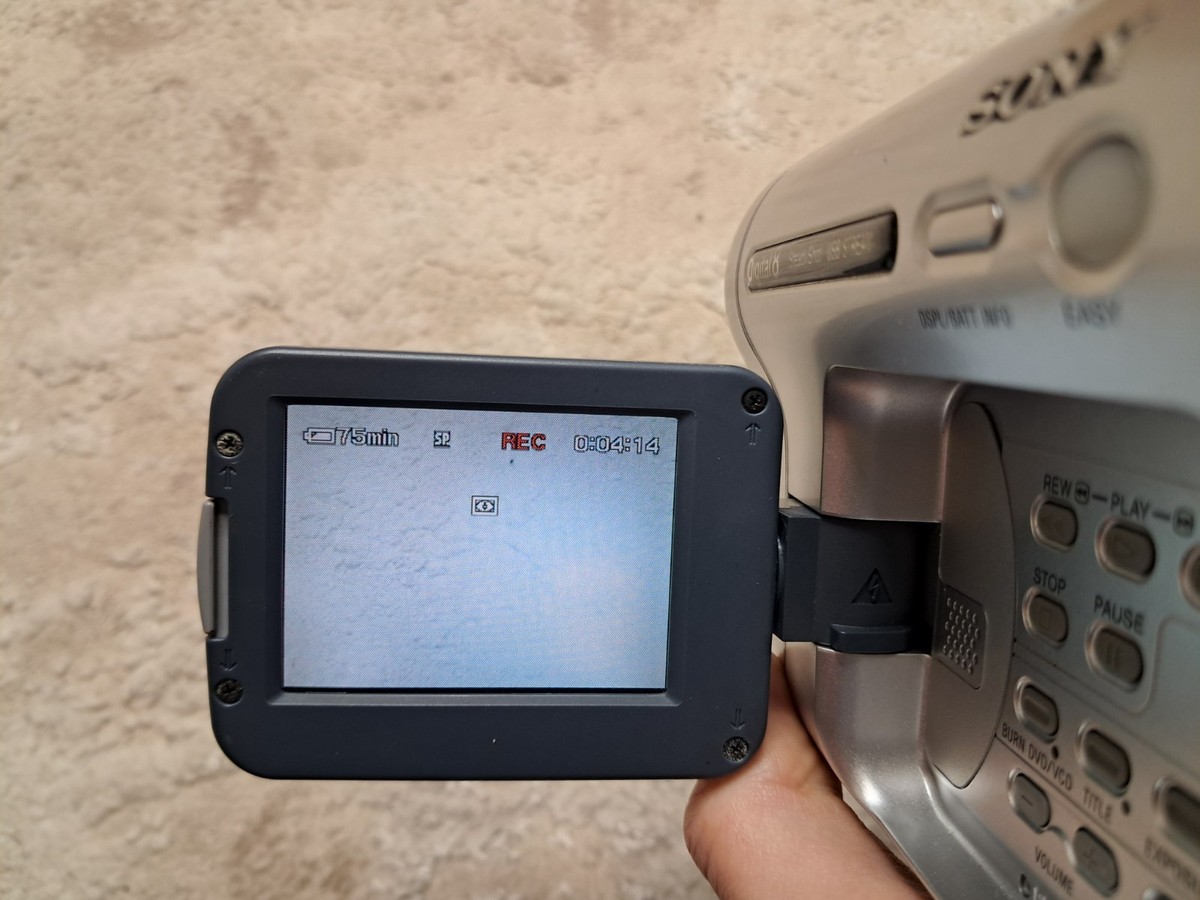 Caméscope Sony Handycam DCR-DVD105E - Caméscope - 800 KP - 20x zoom