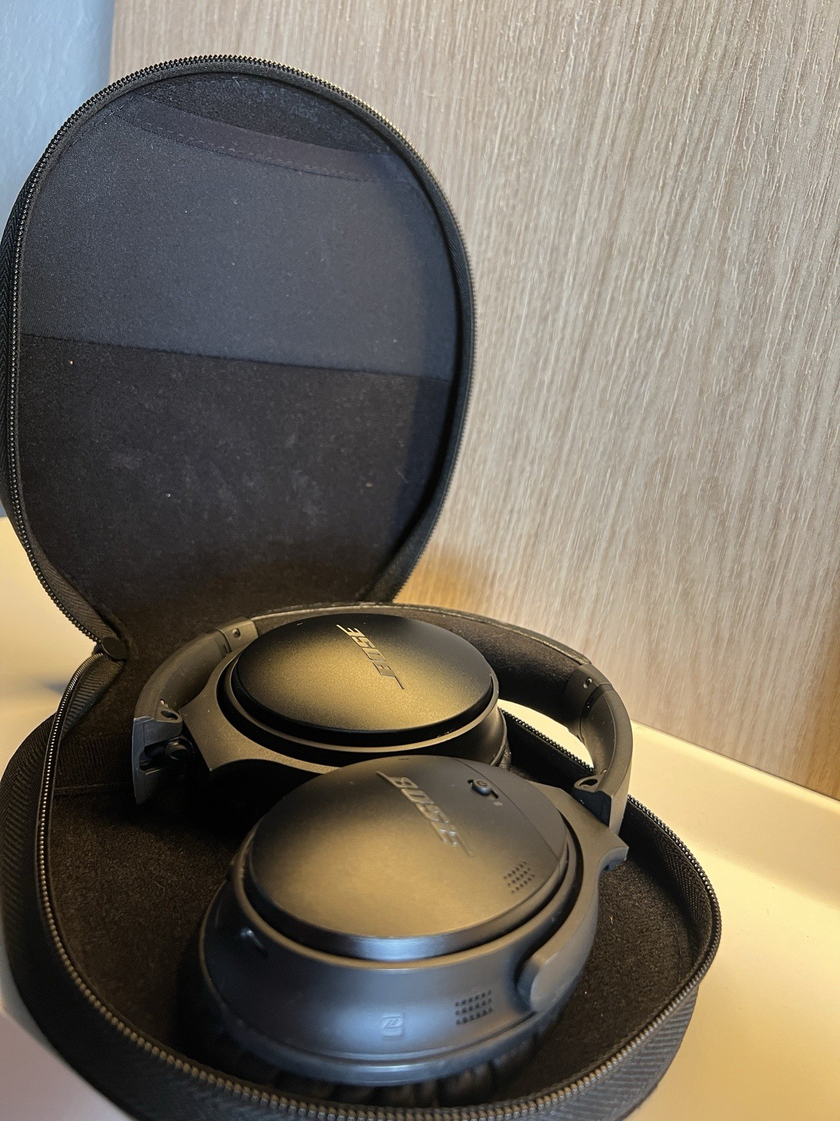 Bose Black Headband Over-Ear Headphones with Carrying Case-image