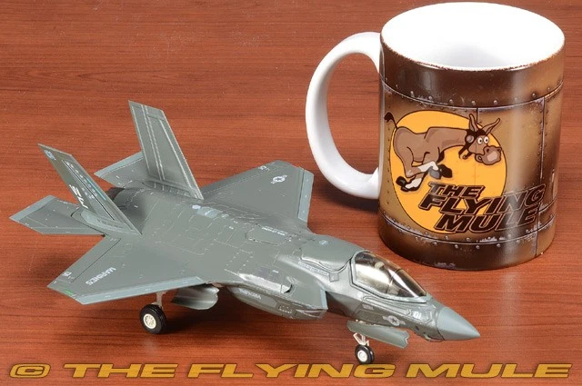 Hobby Master 1:72 F-35B Lightning II USMC VMFA-214 Black Sheep WE01 - Image 4 of 4