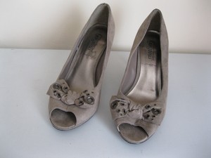 taupe court shoes uk