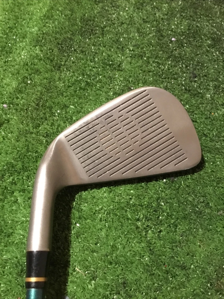 Tommy Armour Ladies Ti-100 5 Iron Graphite Shaft (Demo) - Image 2 of 4